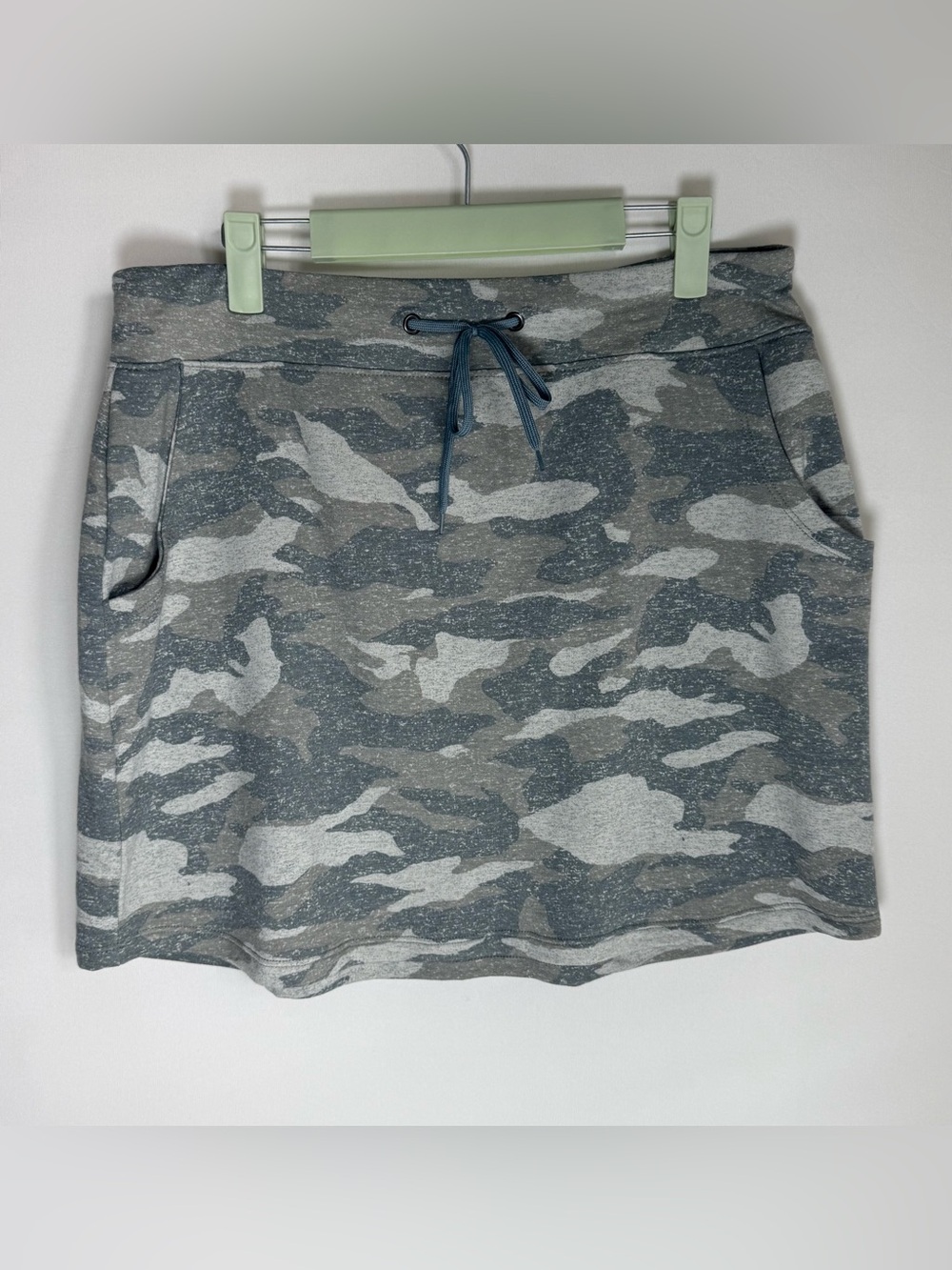 Balance Collection camo skirt • Women’s large